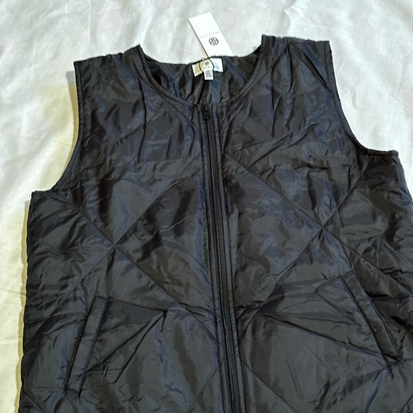 ❗️PRICE DROP❗️🎉HOST PICK🎉✨NWT✨ Socialite Quilted Vest | Navy | Size S/M - Picture 3 of 7